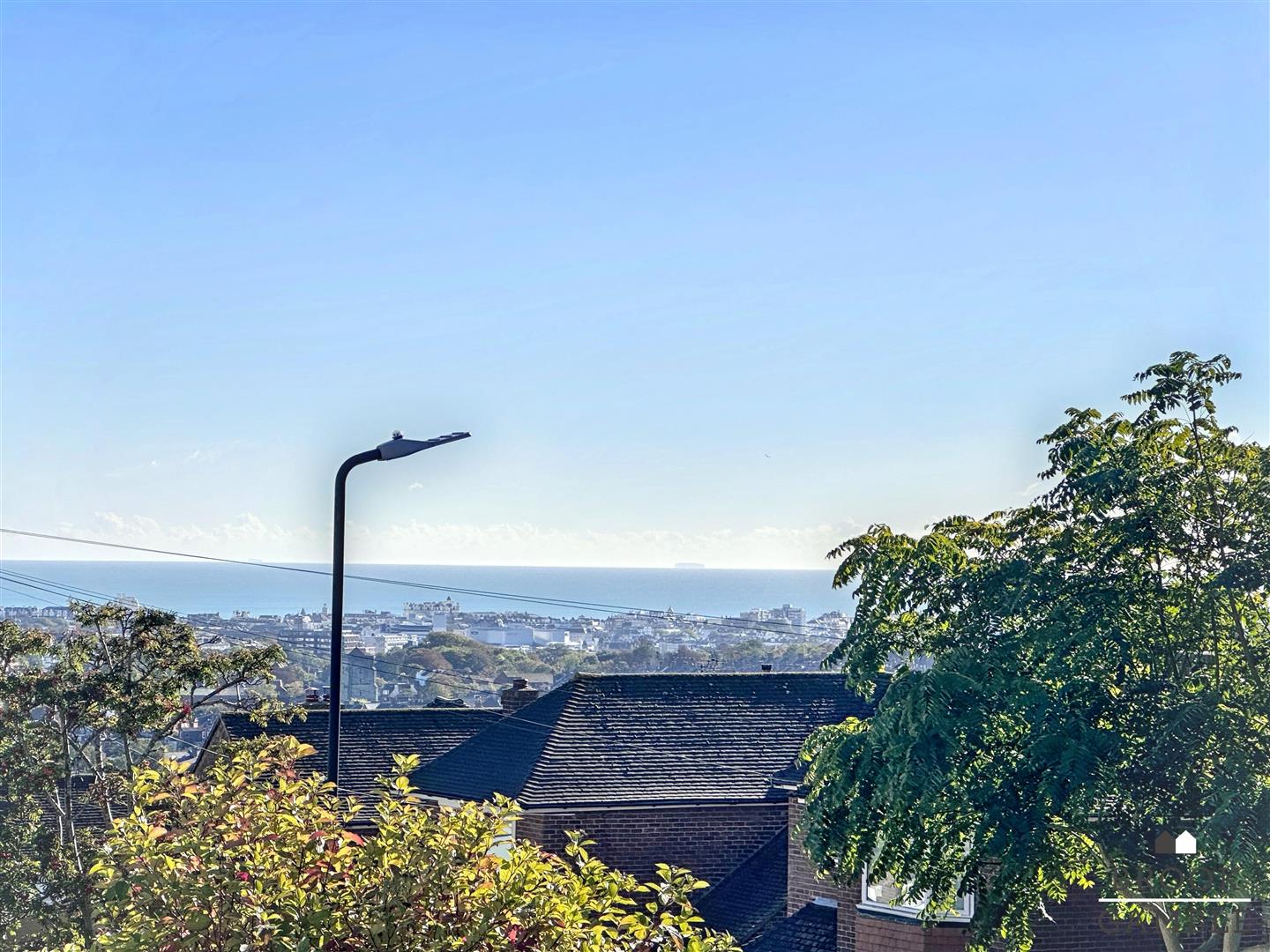 3 Bedroom House - Detached. Peppercombe Road in Eastbourne, 2